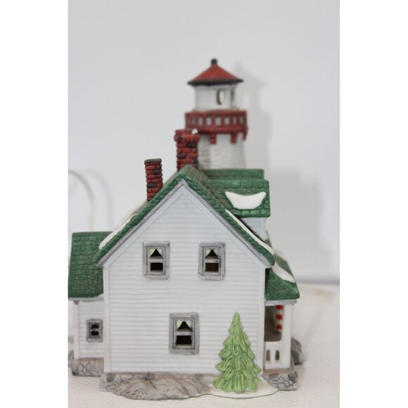 Dept 56 New England Village - Craggy Point Lighthouse - Picture 3 of 5